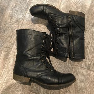 Women’s 8.5 madden girl black faux leather boots